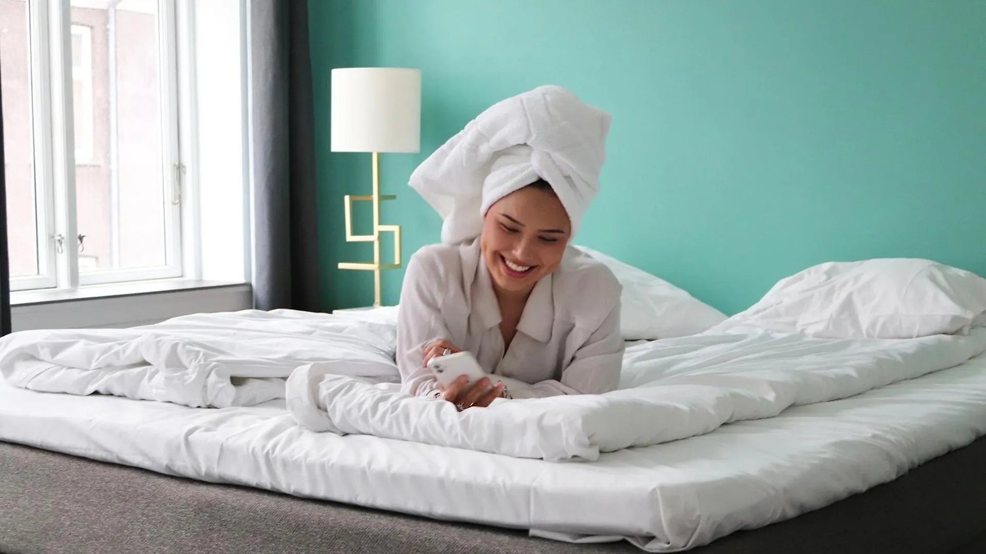 A Hotels City contacts